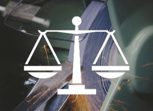 Winkelschleifer mit Fächerschleifscheibe schleift ein Metallstrück, wodurch Funken sprühen mit einem Icon Waage